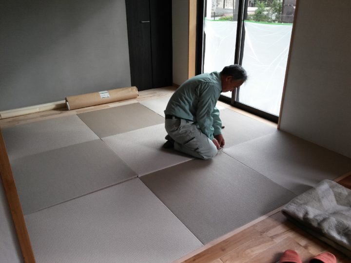 畳は琉球畳を選択。四畳半ですが建具を黒にしたので、和室ですがとてもモダンな雰囲気に仕上がりました。